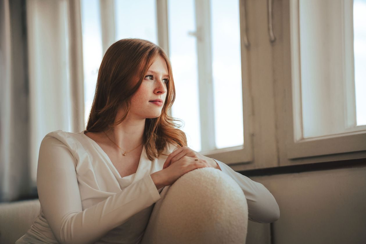 A serene, light-filled space for quiet conversation